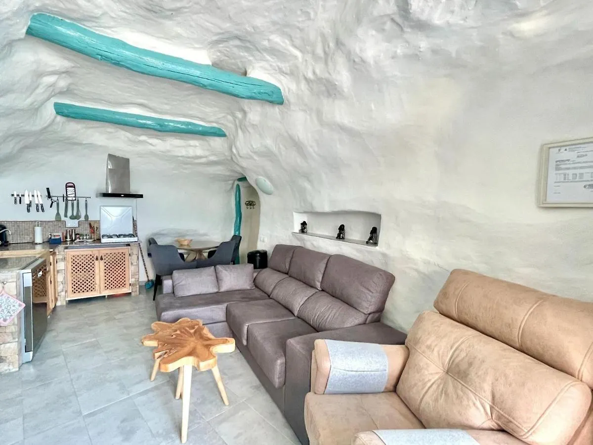 Дом отдыха Вилла Cave House Yara With Pool And Facilities For Prm El Margen